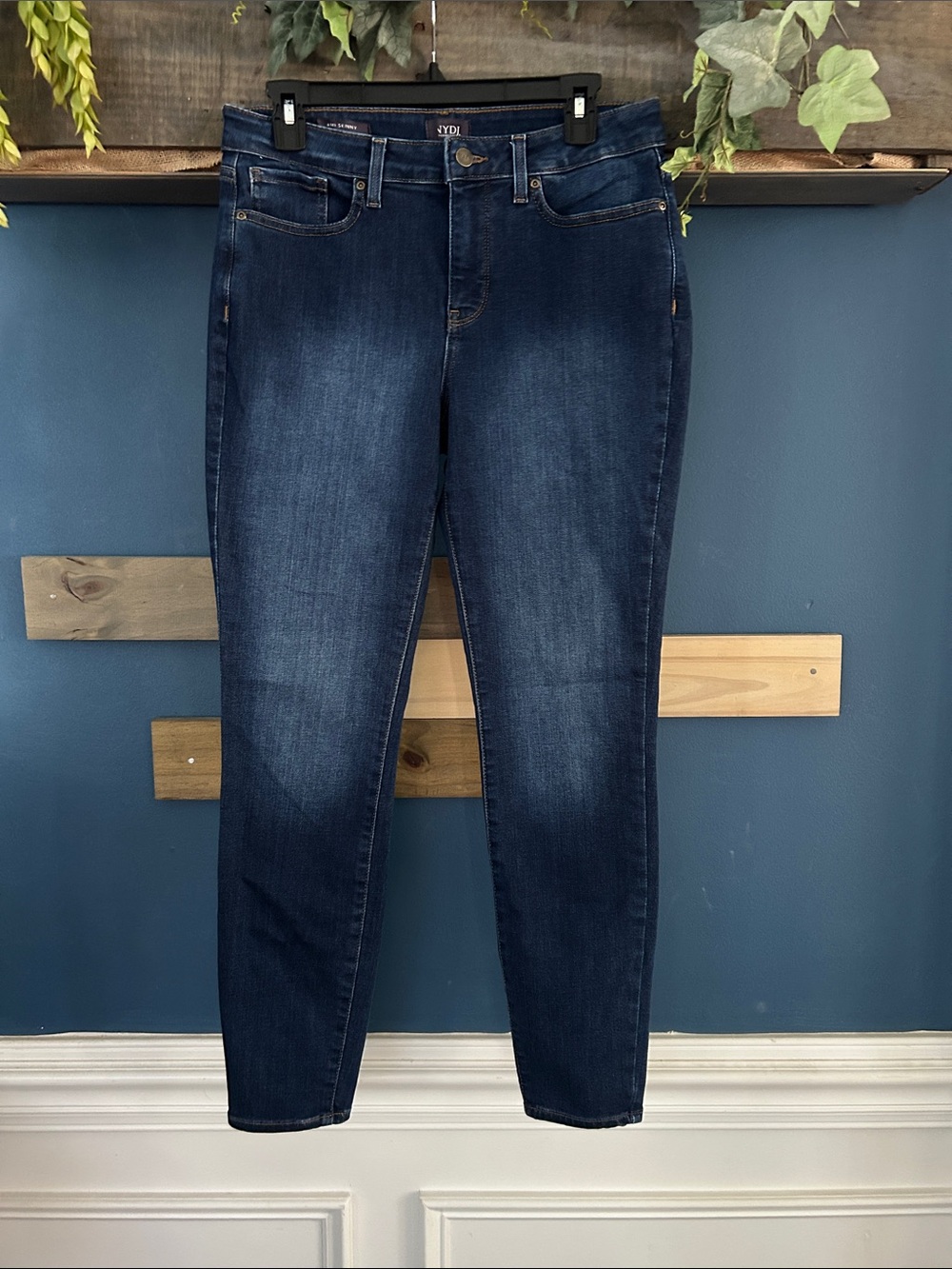 NYDJ Ami Skinny Jeans EUC. 8